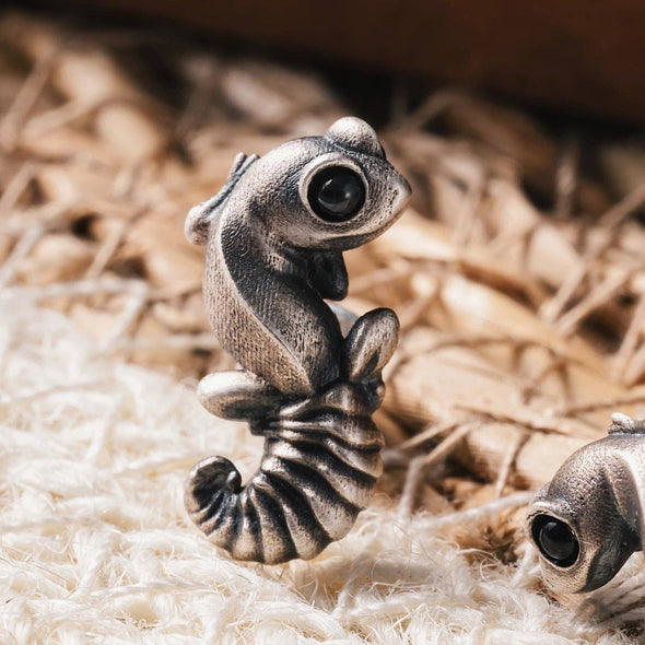 Coppertist.wu - Knob Tail Gecko Earrings: Oxidized Silver