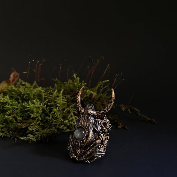 Trollbinde - Crescent-Crowned Frog Fingerpiece: Size 7