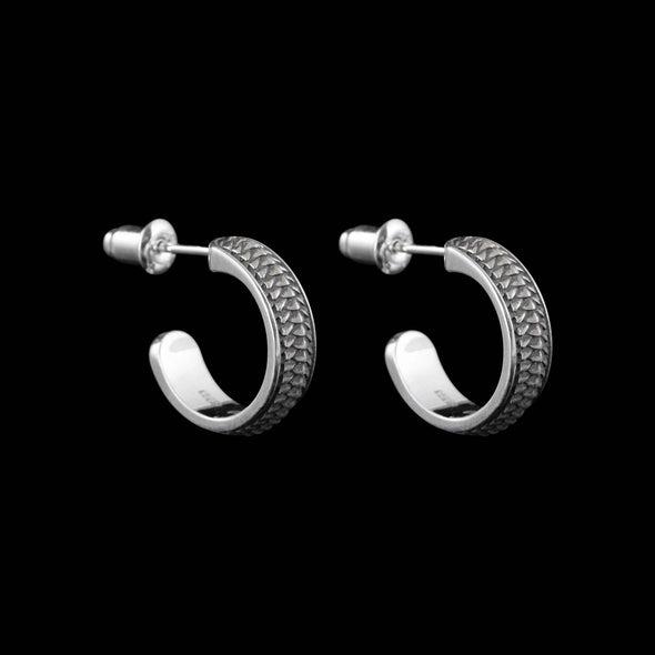 Snake Scale Stud Earrings: Black