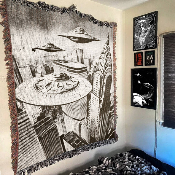 UFO Invasion Vintage UFO Sci Fi Comic Woven Throw Blanket: Small - 37" x 52"