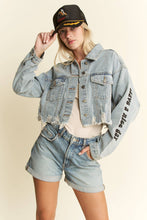 Load image into Gallery viewer, FRAYED HEM SMILEY PATCH CROPPED DENIM JACKET