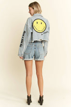 Load image into Gallery viewer, FRAYED HEM SMILEY PATCH CROPPED DENIM JACKET