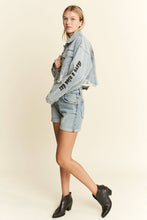 Load image into Gallery viewer, FRAYED HEM SMILEY PATCH CROPPED DENIM JACKET
