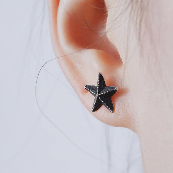 Coppertist.wu - Starfish Earrings: Oxidized Silver