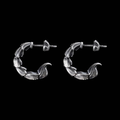 Coppertist.wu - Scorpion Tail Earrings: Oxidized Silver