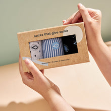 Load image into Gallery viewer, Boxed Set Socks That Give water